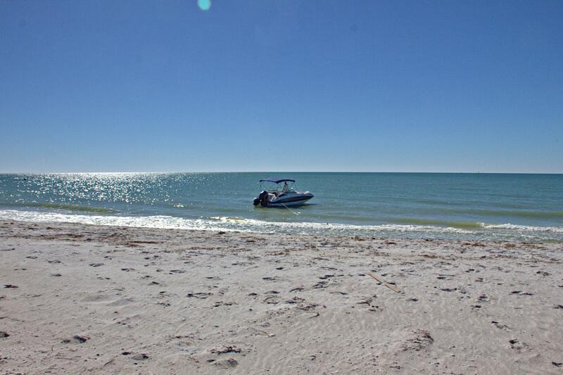 Anlegen mit Boot am Strand von Cabbage Key