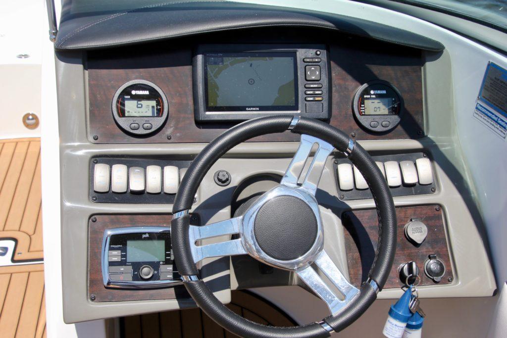 Lenkrad Hurricane Sundesk 2690 Boot mieten in Cape Coral